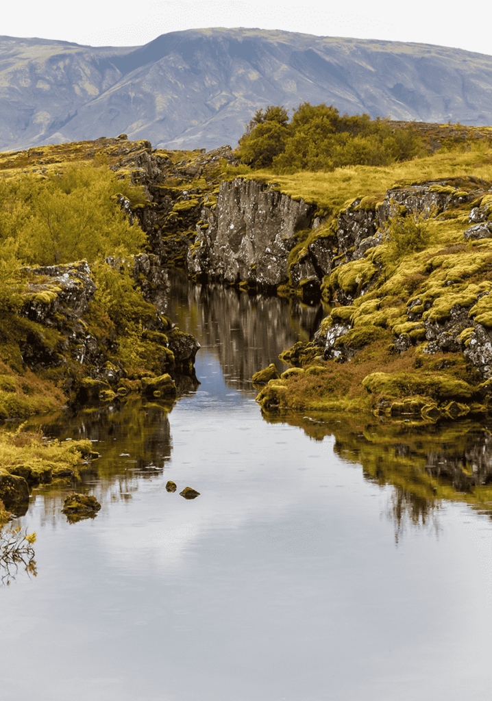 photodune-ioKGd1LI-canyon-in-thingvellir-national-park-in-autumn-landscape-in-iceland-xl (1)